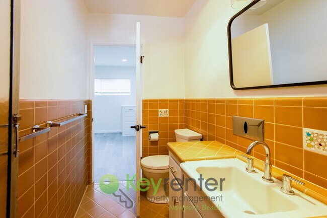 Building Photo - Bright & Beachy One-Bedroom Condo in San C...