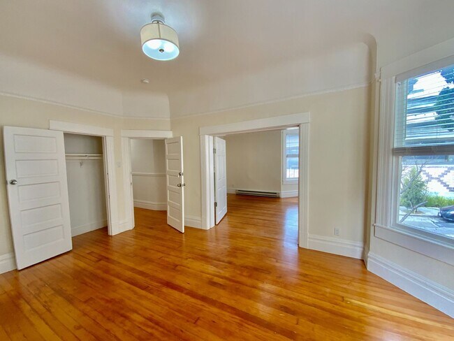 Building Photo - RENOVATED 2BR. Dishwasher! Laundry On-Site...