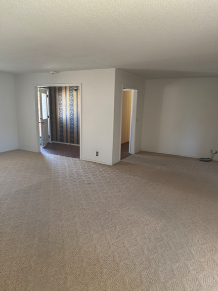 Building Photo - 2026 Harned Dr