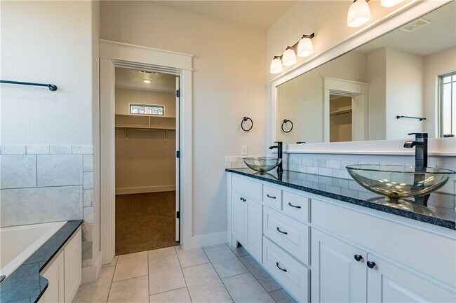 Building Photo - 489 E Ozark View Drive