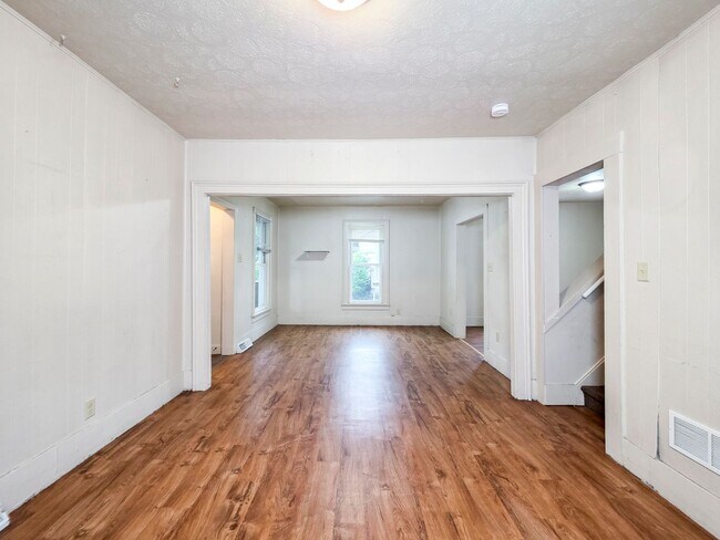 Building Photo - 1208 Koenigstein Ave