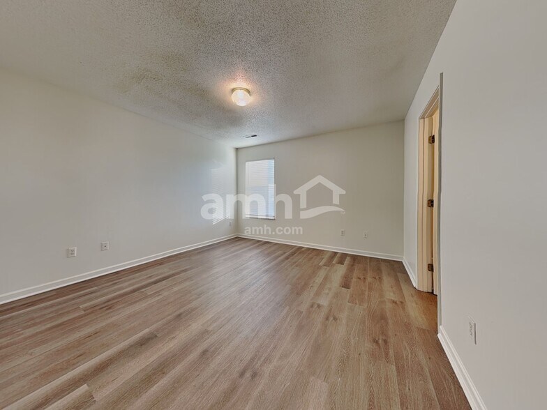 Building Photo - 7525 Saddlebrooke Dr