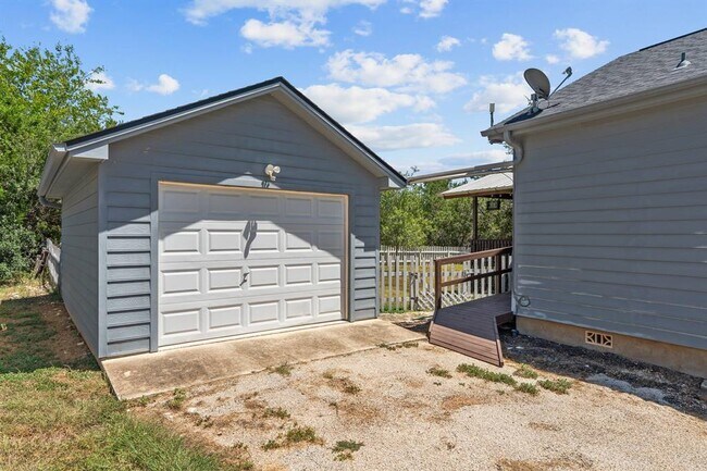 Building Photo - 289 Heatherwood Dr