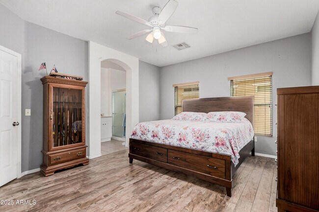 Building Photo - 13436 W Peck Dr