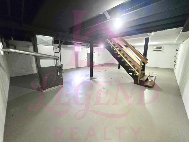 Building Photo - Charming 2-bedroom, 1-bath home with detached garage!