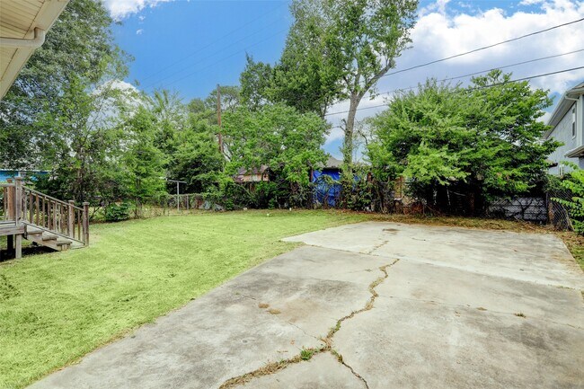 Building Photo - 2333 Lidstone St