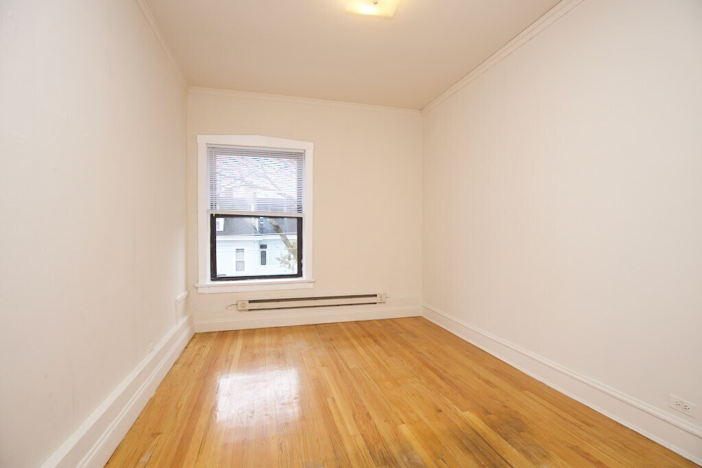 Building Photo - 1238 Oak Ave