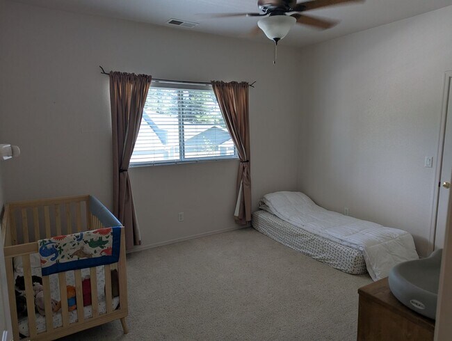 Building Photo - COMING SOON in August! Furnished Townhome in Boulder Pointe with All Utilities included - 3 bedro...