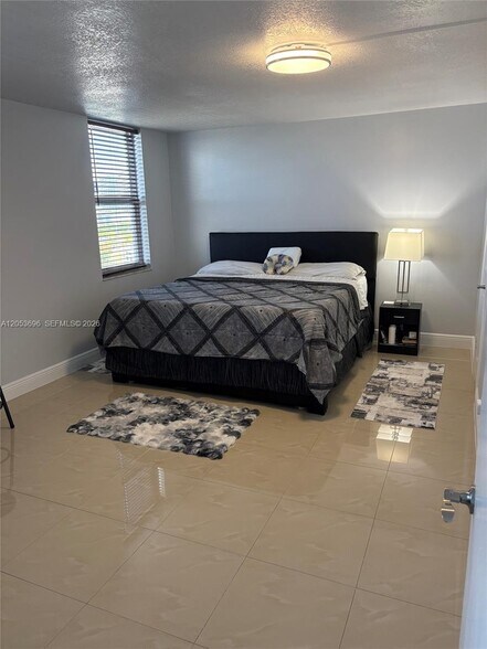 Building Photo - 427 Golden Isles Dr