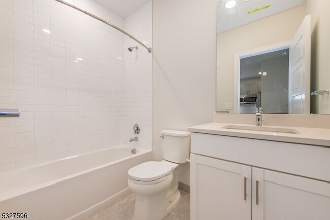 Building Photo - 515 Union Blvd