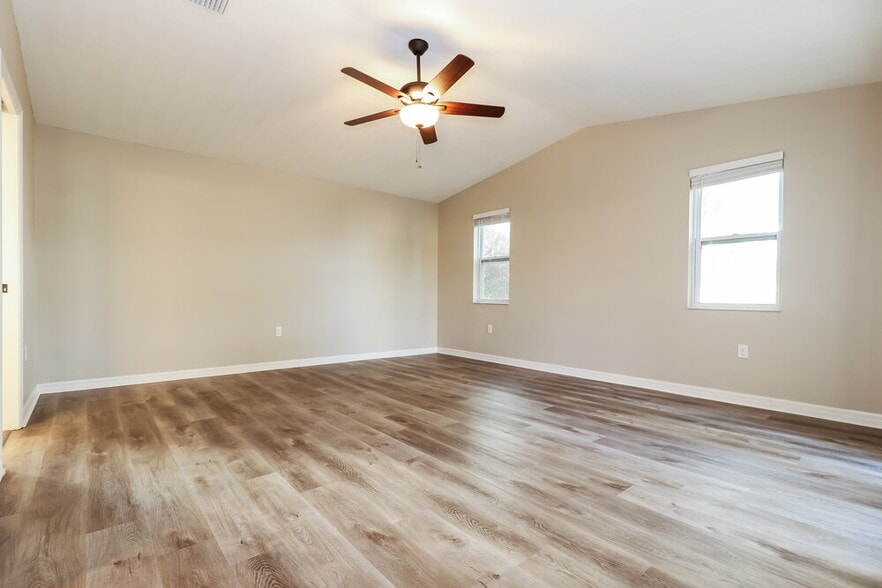 Building Photo - 7921 Eugene Dr