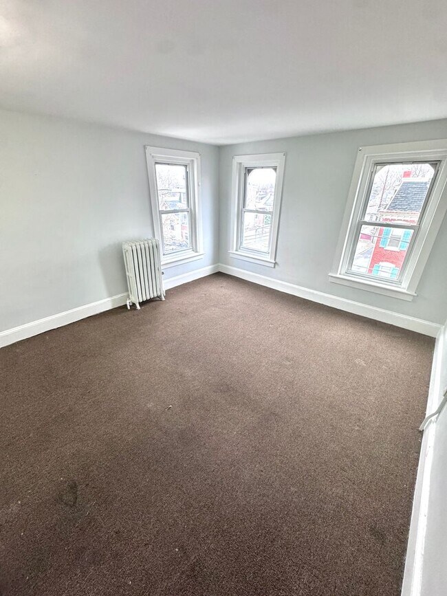 Building Photo - 924 W Turner St