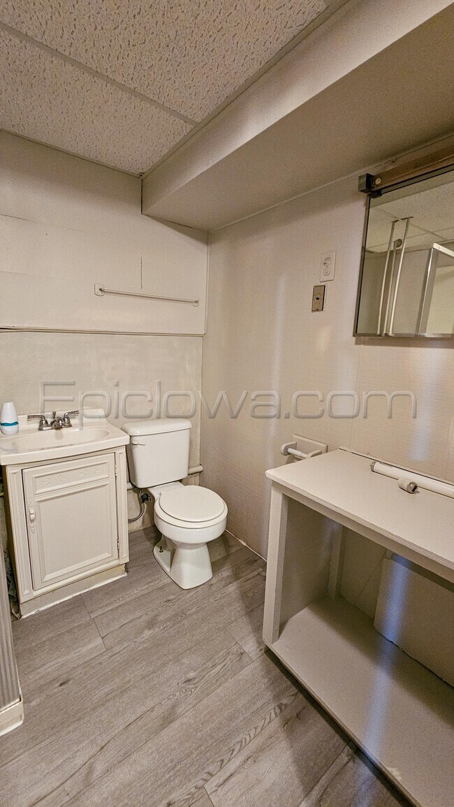 Building Photo - 1130 Longview Dr