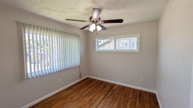 Building Photo - Emerald Hills Home with Garage