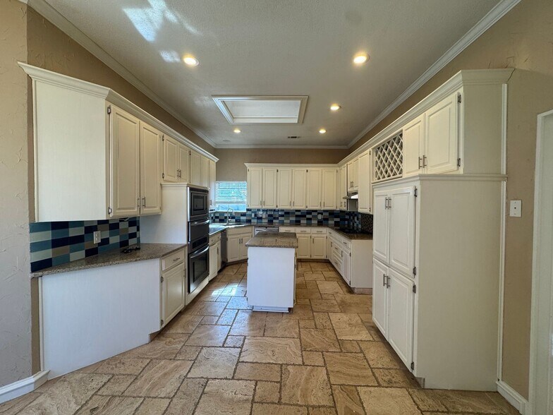 Building Photo - 3205 Ridge Cir