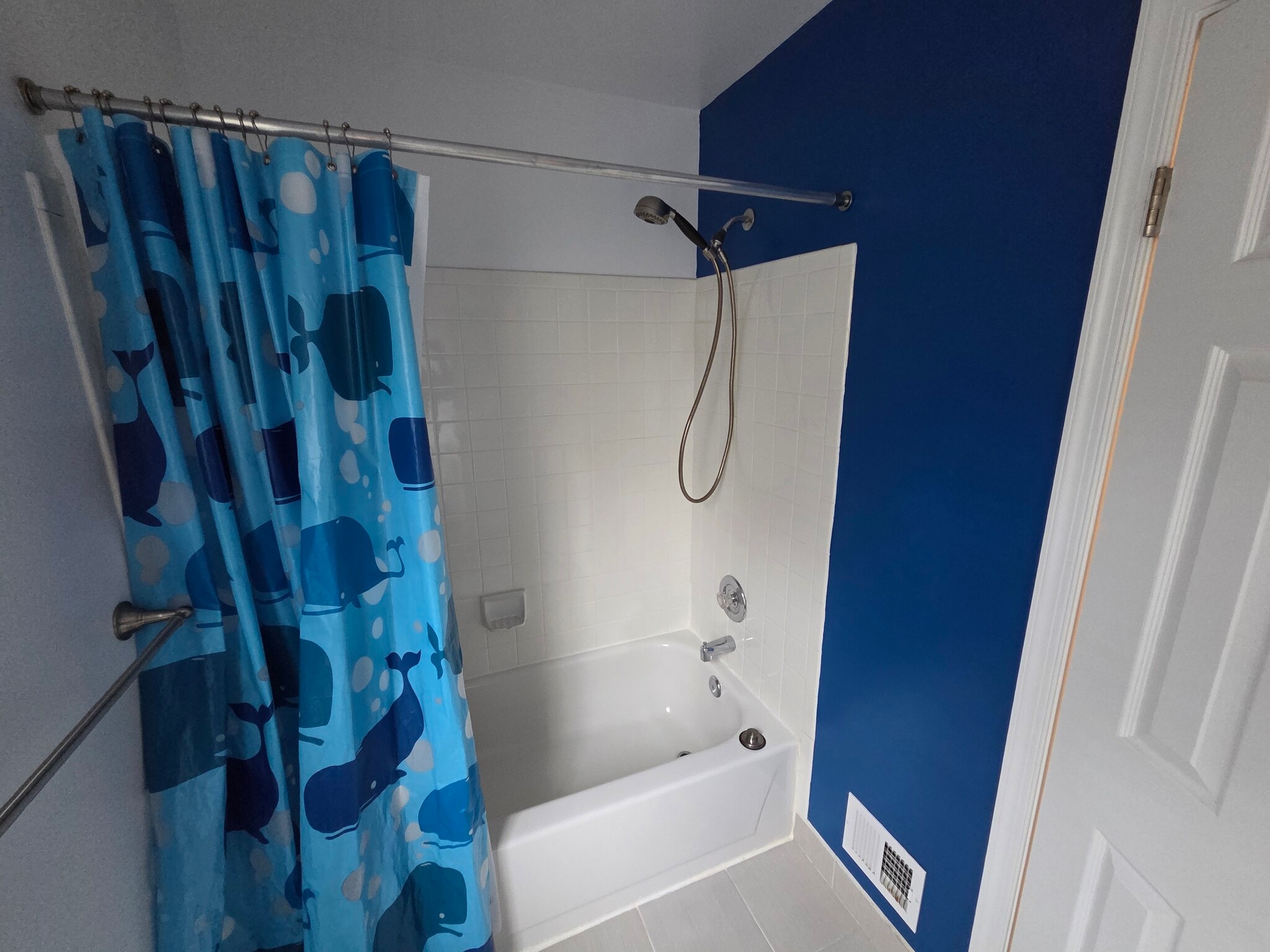 Upstainrs Bathroom - 115 Waltham Ct