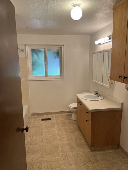 Building Photo - 700 E 1400 N