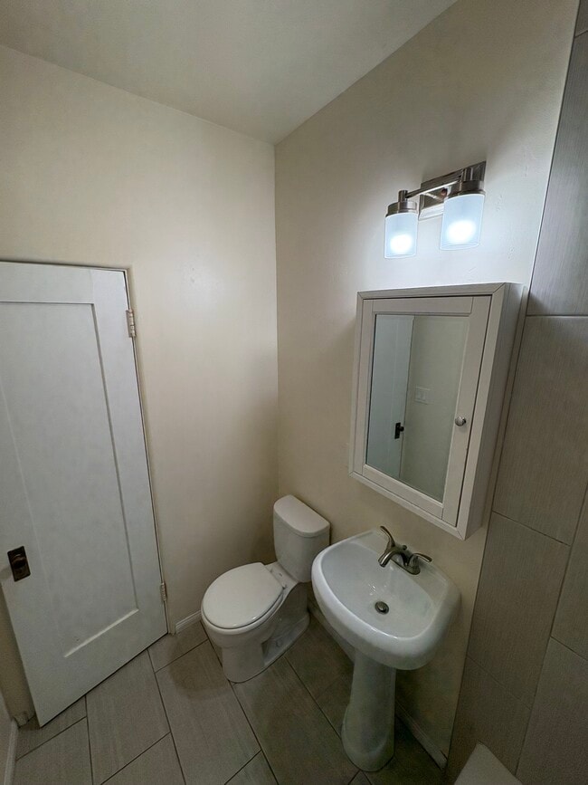 Building Photo - Gaylord Building