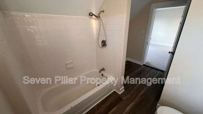 Building Photo - 1345 E Livingston Ave