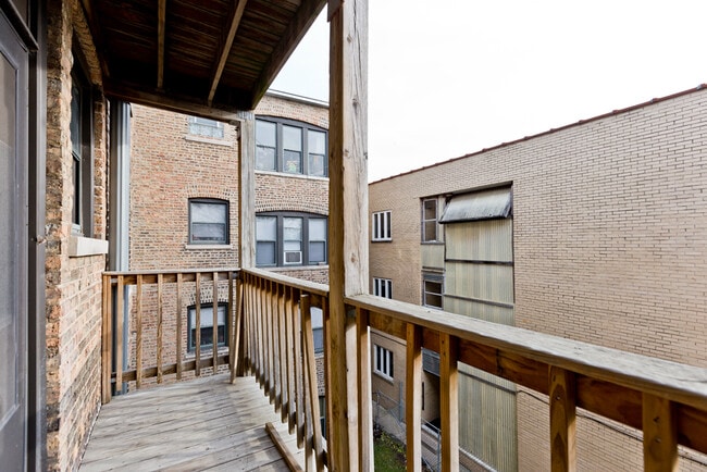 Building Photo - 6660 N Damen Ave