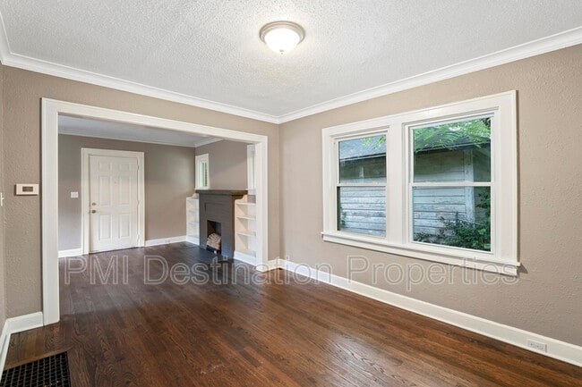 Building Photo - 1312 E 62nd Terrace