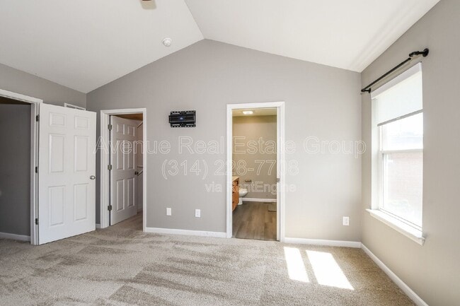 Building Photo - 404 N Sarah St