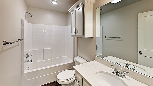 Building Photo - 3 Bedroom 2 Bath Duplex Near Tinker AFB