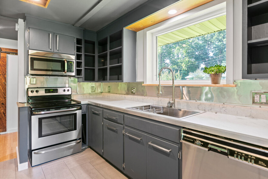 Building Photo - 68 Wilshire Dr