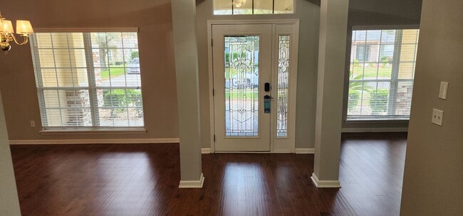 Building Photo - 3051 Tower Oaks Dr
