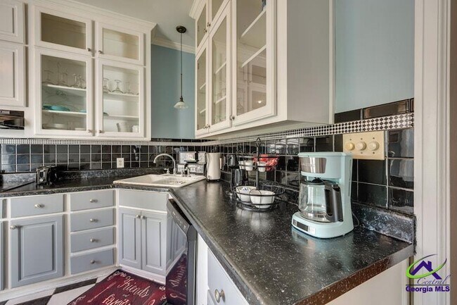 Building Photo - 422 Forrest Dr