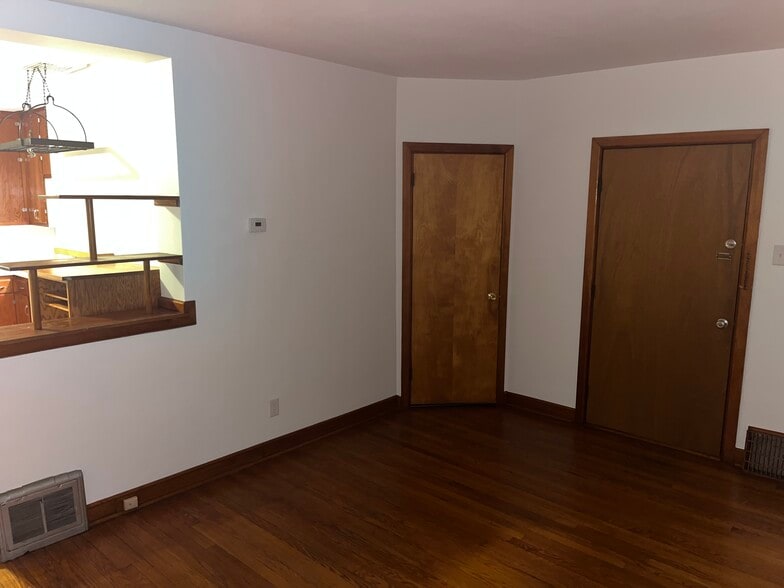 Building Photo - 2806 S Lenox St