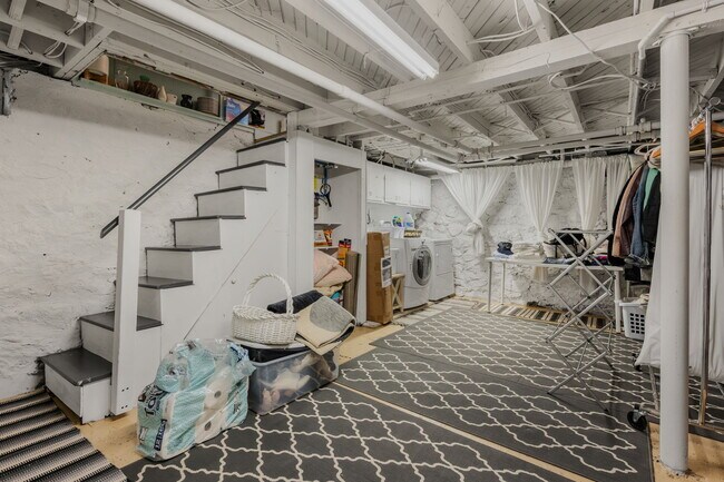 Building Photo - 105 Sill Ln