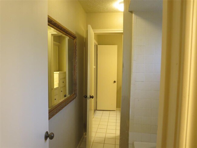Building Photo - 15715 Gilbertyn Dr