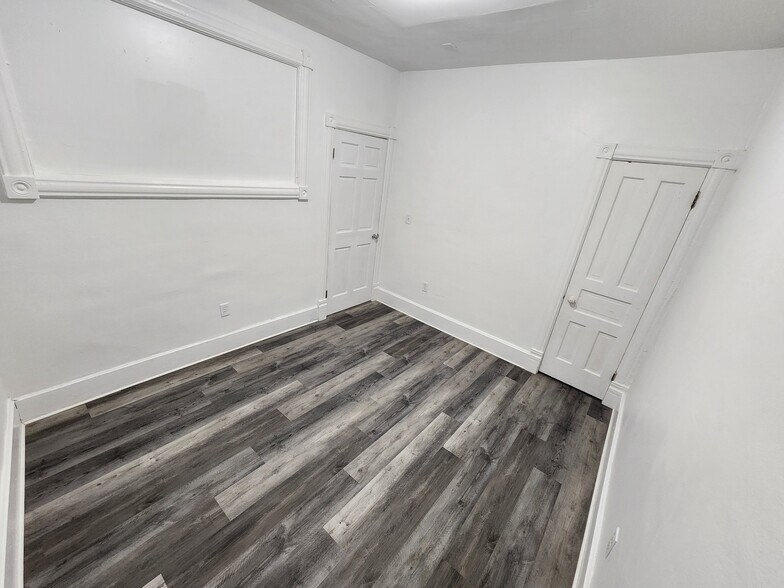 Building Photo - 1513 S 63rd St