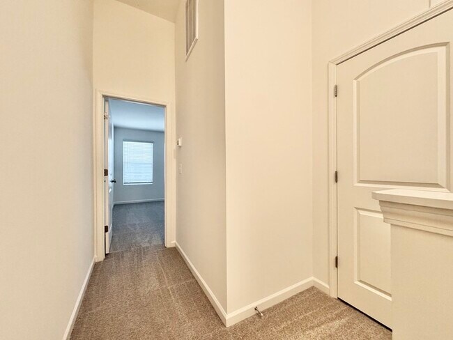 Building Photo - Two bedroom 2 1/2 bath Minutes from downtown Mooresville - Move In Special