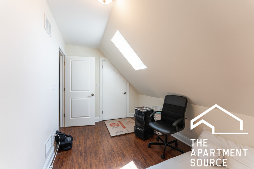 Building Photo - 3047 N Kimball Ave