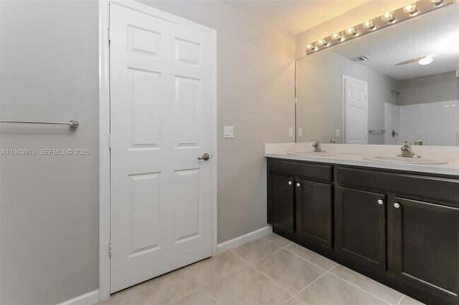 Building Photo - 873 SW Saltonstall Terrace