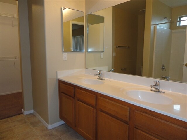 Building Photo - 443 S Sabrina