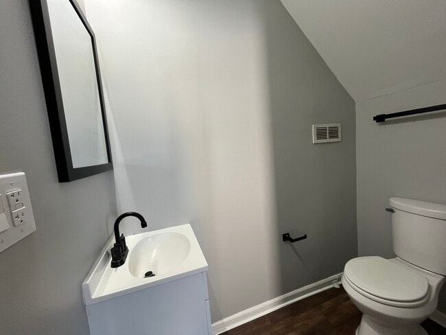 Building Photo - 581-583 E Starr Ave