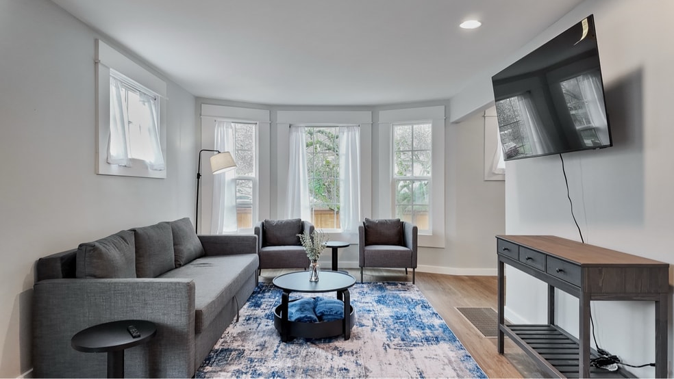 Building Photo - 2800 E Thomas St