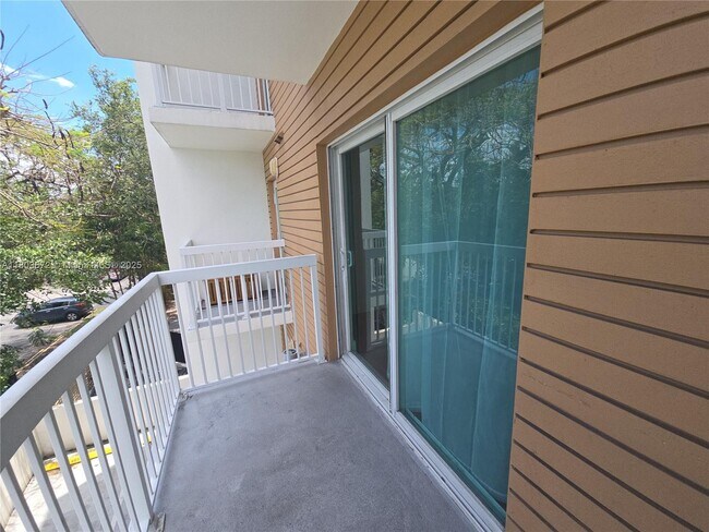 Building Photo - 2740 SW 28th Terrace