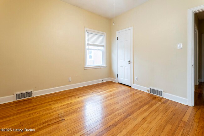 Building Photo - 505 Oxford Pl