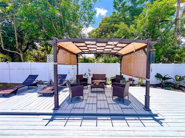 Building Photo - 4420 NW 30th Ct