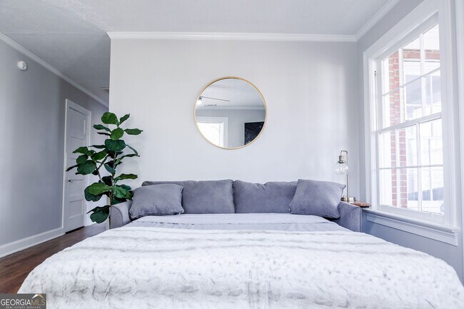 Building Photo - 111 E Screven St