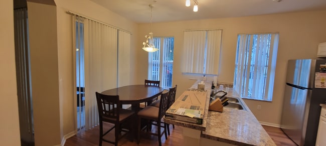 Building Photo - 5035 Sunridge Palms Dr