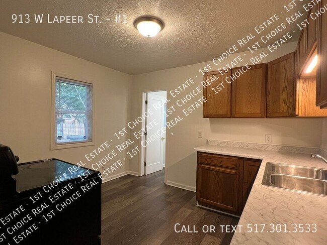 Building Photo - 913 W Lapeer St