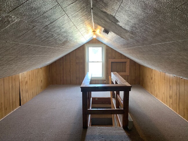Building Photo - Charming 3-Bedroom, 1-Bathroom Single-Fami...