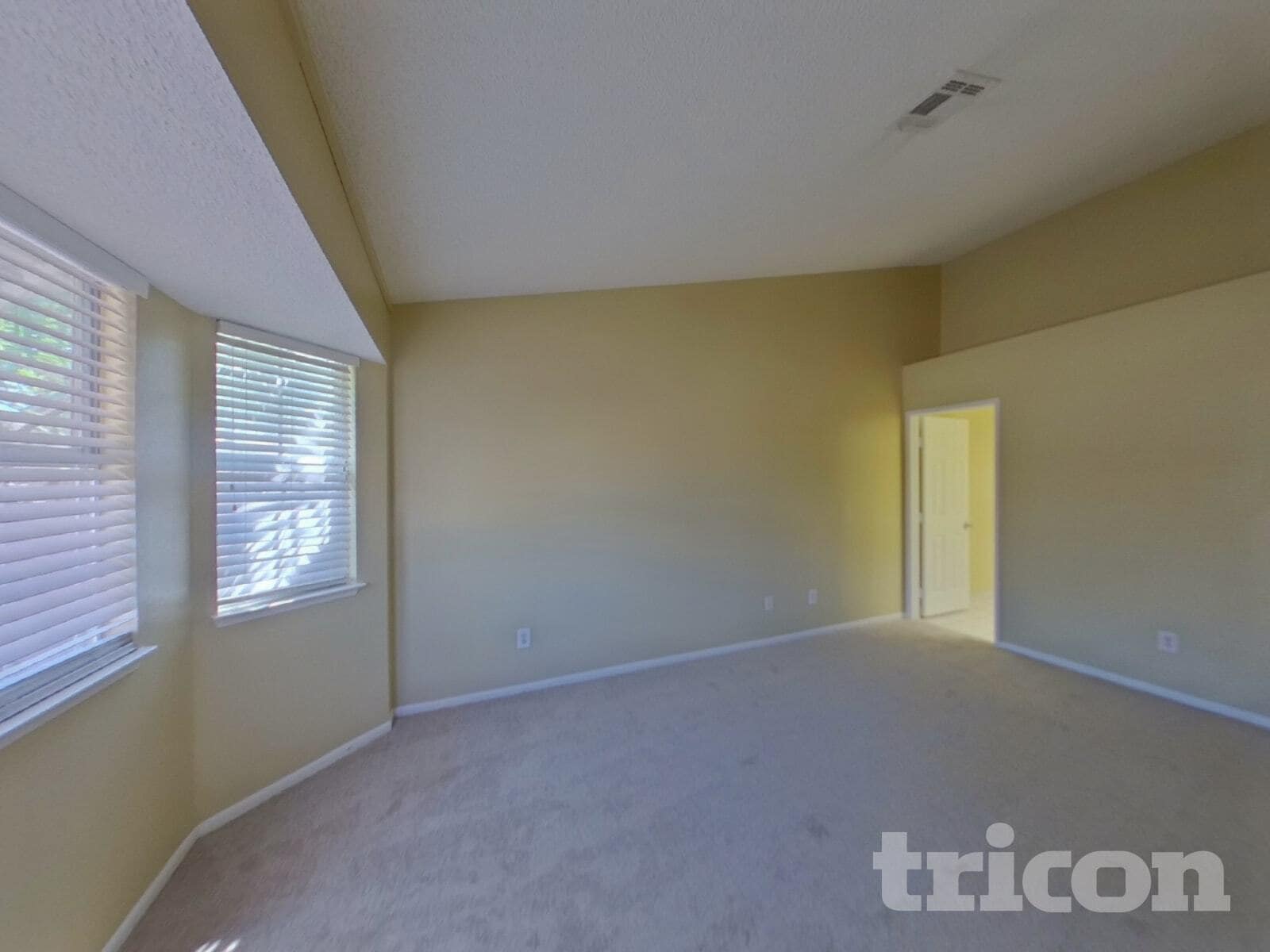 Building Photo - 2232 Ladue Dr