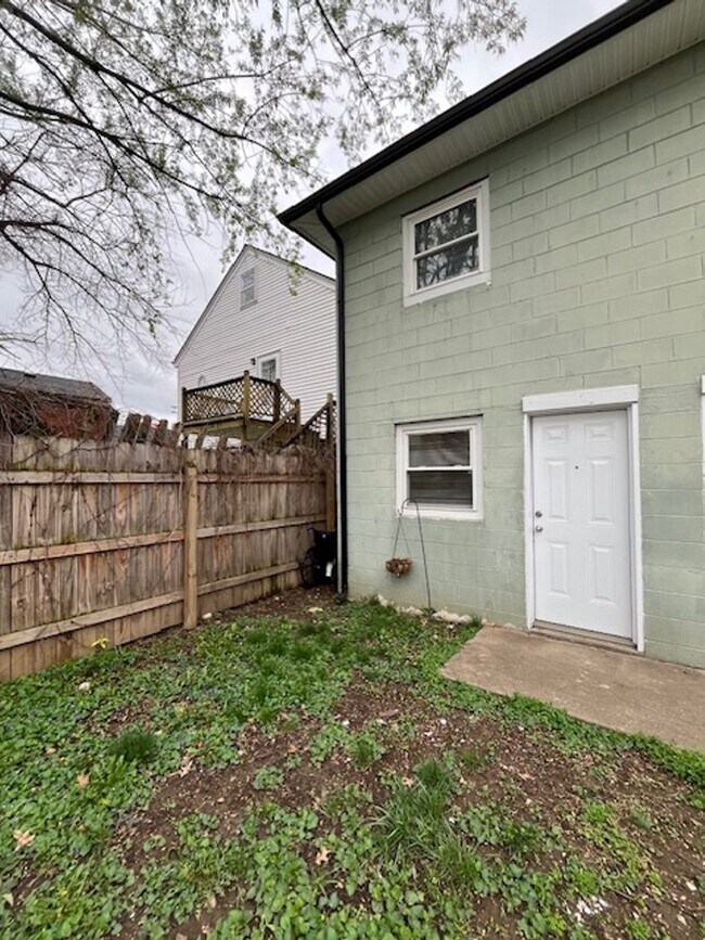 Building Photo - 728 N Broadway