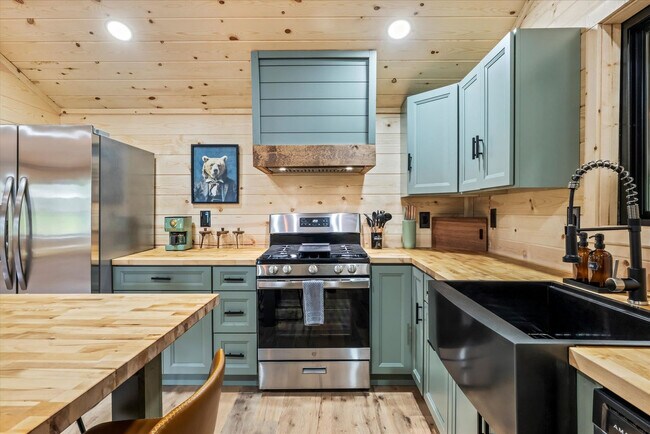 Building Photo - 152 Baxter Rd